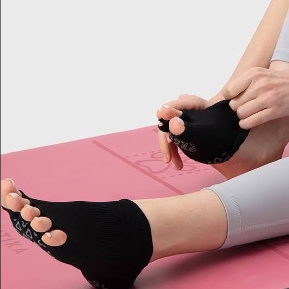 NWT black Toesox - Picture 1 of 8